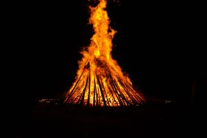 Sankt Hans Aften Tirsdag d. 23 juni ved bålhytten